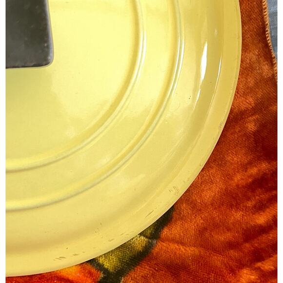 Vintage Le Creuset Elysees Pale Yellow 2.5 QT Dutch Oven LID ONLY Square Knob #C - Picture 4 of 10